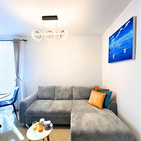 Sunny Seaside Retreat By The Διαμέρισμα *