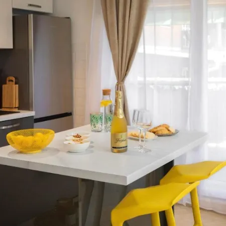 Sunny Seaside Retreat By The *