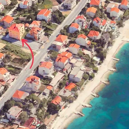 Sunny Seaside Retreat By The