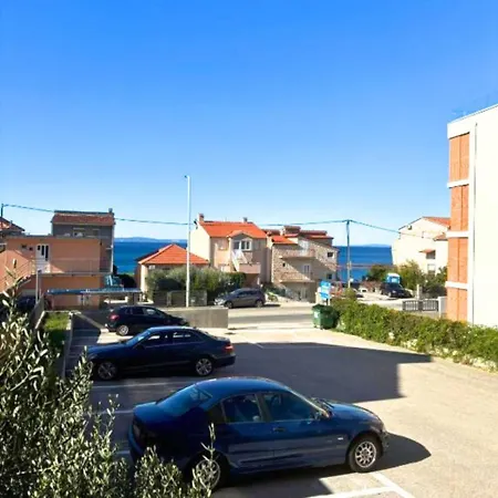 Sunny Seaside Retreat By The Appartamento *