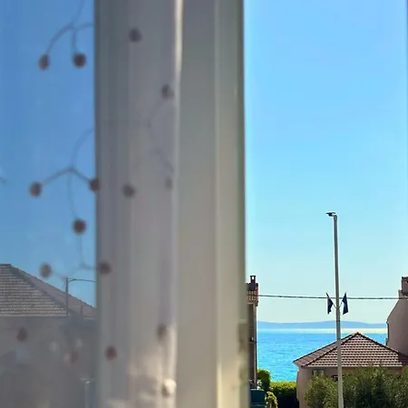 Sunny Seaside Retreat By The Appartamento Podstrana