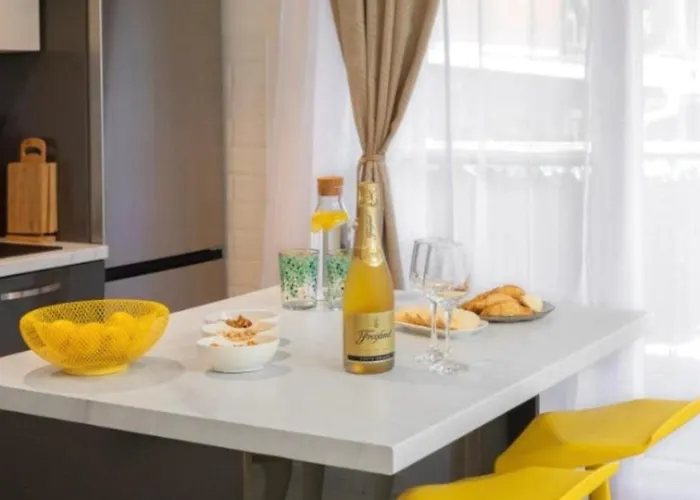 Sunny Seaside Retreat By The *