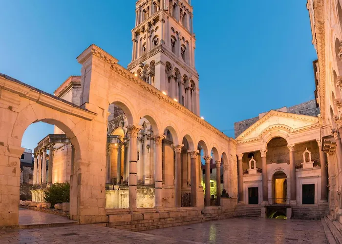 Sunny Seaside Retreat By The Podstrana