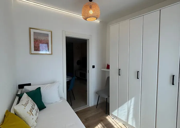 Sunny Seaside Retreat By The *